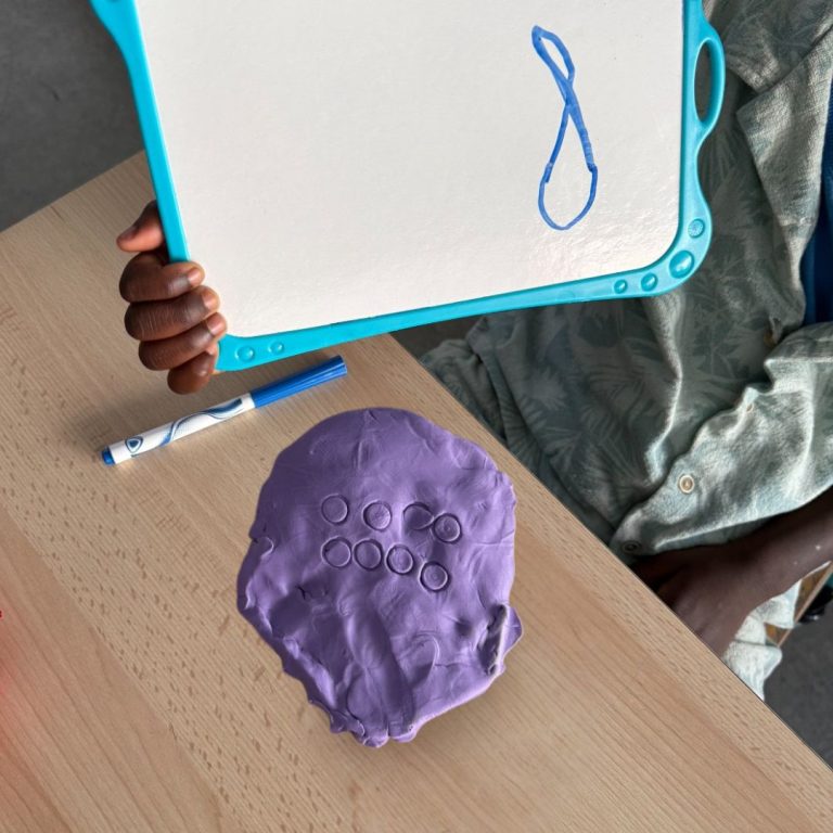 Rituels de maths : et si on remplaçait l&rsquo;ardoise par des « Maths à modeler » ?